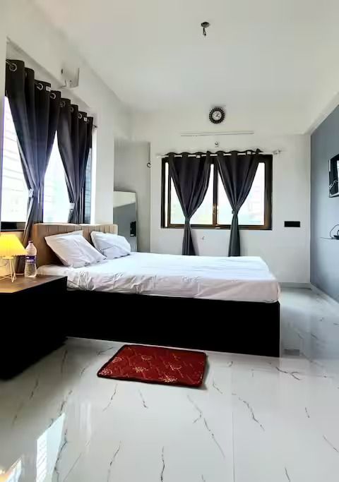Building View — Zara Palace Home Stay, 5th Floor Apartment
